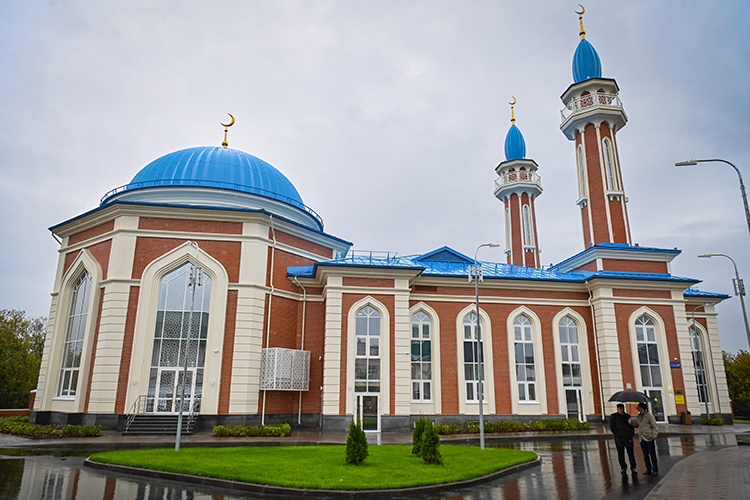 Еще раз напомним, что дом Аллаха «Рауза» назван в честь матери министра финансов Татарстана, которая 25 июня отметила свое 90-летие