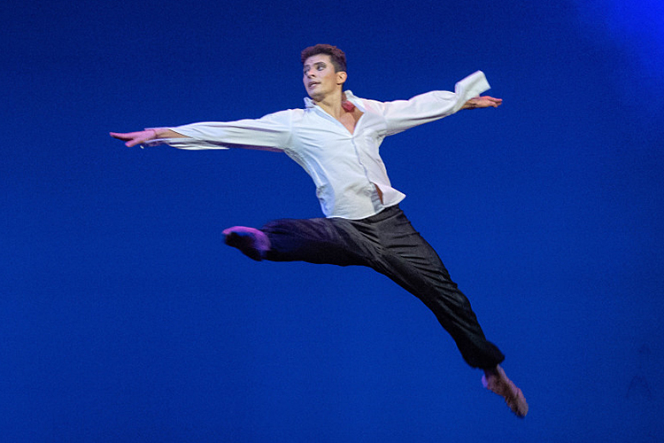 Кстати, сам Ивенко сейчас в Казани и репетирует новый балет «Личности Миллигана», который специально для него написал композитор Эльмир Низамов