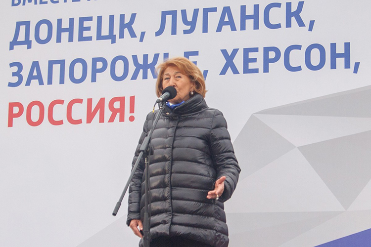 Председатель Общественной палаты РТ Зиля Валеева, которая с радостью сообщила, что жители присоединенных территорий становятся полноправными согражданами россиян, с которыми «мы вместе в беде и в радости»