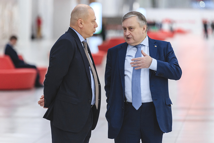 Также при своих в топ-100 деловой элиты Татарстана остается гендиректор СИНХа Валерий Сорокин (справа)