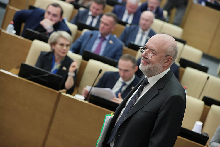 Павел Крашенинников объяснил, что российской признается территория в пределах административных границ, обозначенная в Конституциях регионов