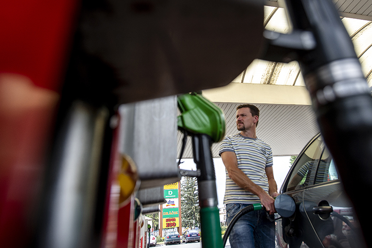 Если ОПЕК+ договорится о сокращении добычи, цены на нефть вырастут, а вслед за ними подскочат и цены на бензин