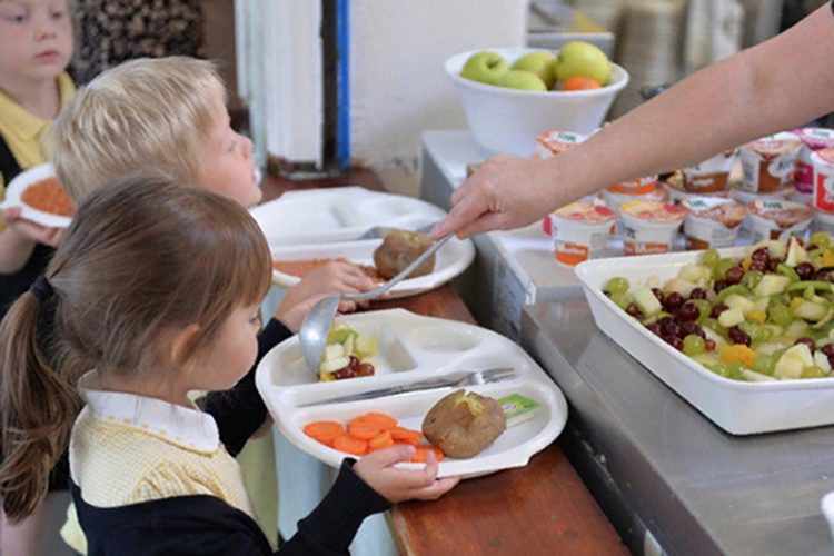 Дети мобилизованных будут получать бесплатное горячее двухразовое питание в муниципальных школах с 10 октября до конца учебного года