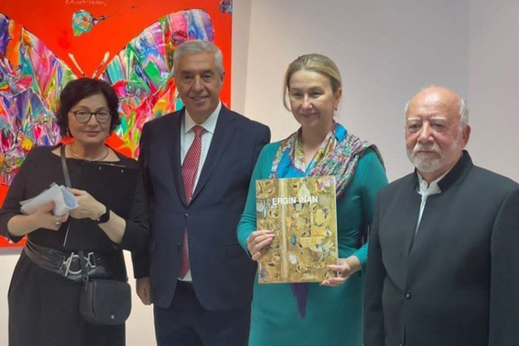 «4 октября в Галерее современного искусства открылась выставка еще одного турецкого художника — Эргина Инана. Эти выставки будут экспонироваться в России впервые. Я надеюсь, что они вызовут интерес»