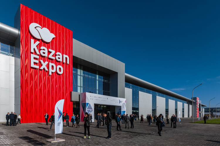 «Мы с начала года провели на «Казань Экспо» 50 крупных мероприятий, до конца года будет еще 20. 70 мероприятий в год для такого комплекса — очень хорошая загрузка. В среднем каждую неделю там проходит минимум одно крупное мероприятие»
