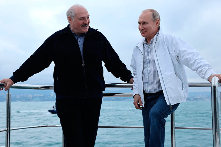 Президент Беларуси Александр Лукашенко отметил, что дорожит доверительными отношениями с Путиным, который принимает «выверенные и непростые решения»