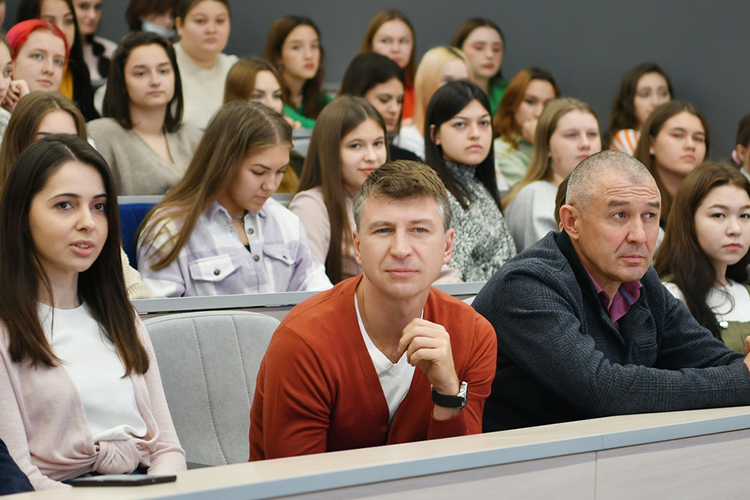 Алексей Ягудин выступил с лекцией для студентов педагогического университета