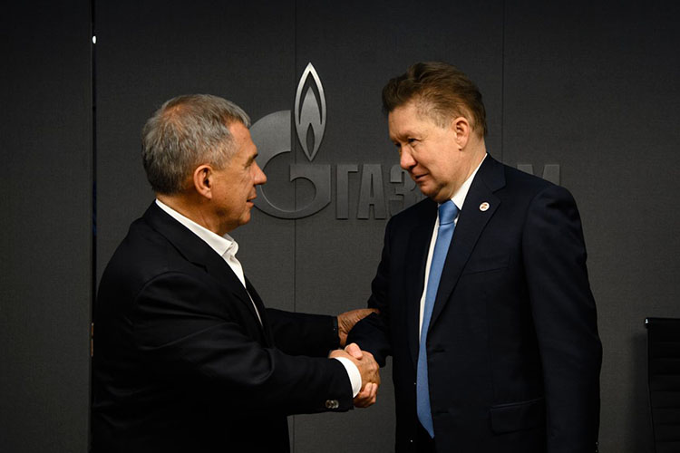 На полях форума Минниханов и предправления «Газпрома» Алексей Миллер подписали программу развития газоснабжения и газификации региона до конца 2025 года