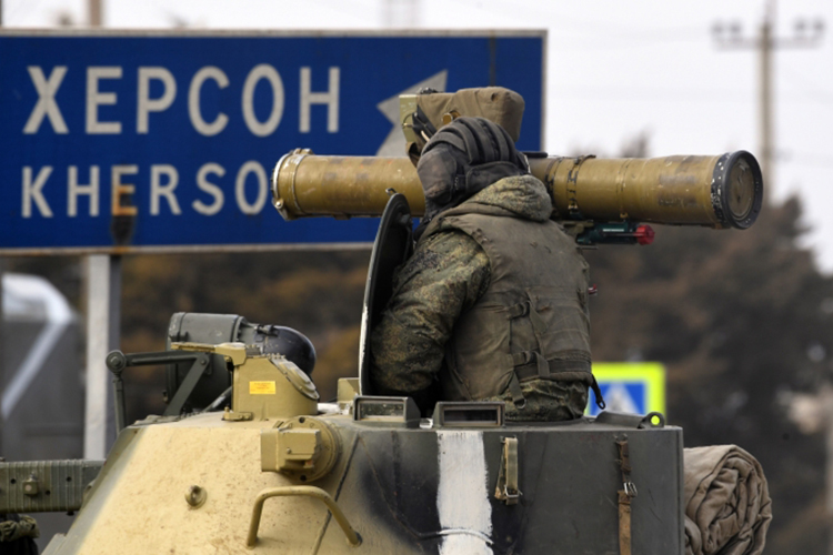 Битва за Херсон может стать ключевым сражением в рамках СВО, считает военно-политический блогер Юрий Подоляка