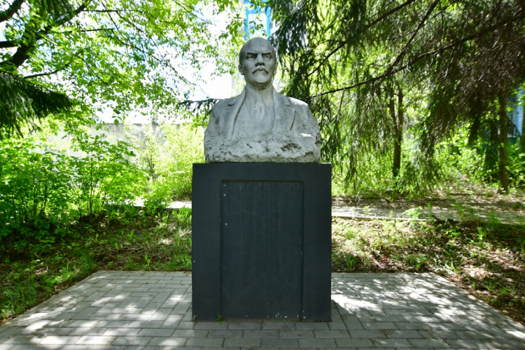 Девелопер сохранит парк и яблоневый сад ЗЯБа, а также скульптуру оленя и мраморный бюст Владимира Ленина