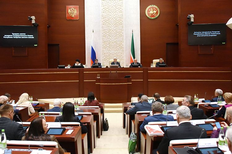 Первым большим вопросом для обсуждения стало рассмотрение в первом чтении проекта бюджета Татарстана на 2023 год