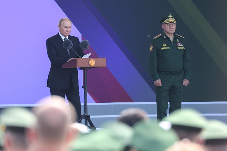 Владимир Путин ввел военное положение в ряде регионов России: Запорожской и Херсонской областях, а также Донецкой и Луганской республиках