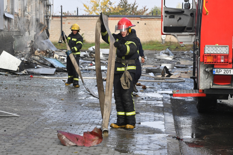 Во вторник в городе Мелитополе Запорожской области возле здания телекомпании произошел мощный взрыв. Пострадали пять человек, в том числе сотрудники медиахолдинга «ЗаМедиа»