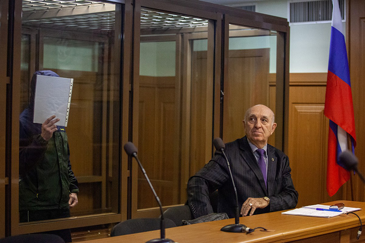 После процесса адвокат Тагирова (по назначению) Марат Ашаруков кратко прокомментировал отказ его подзащитного от вины. По его словам, Тагиров заявил, что на него следователи и оперативники оказывали давление. Поэтому он и взял на себя 26, а затем 31 убийств