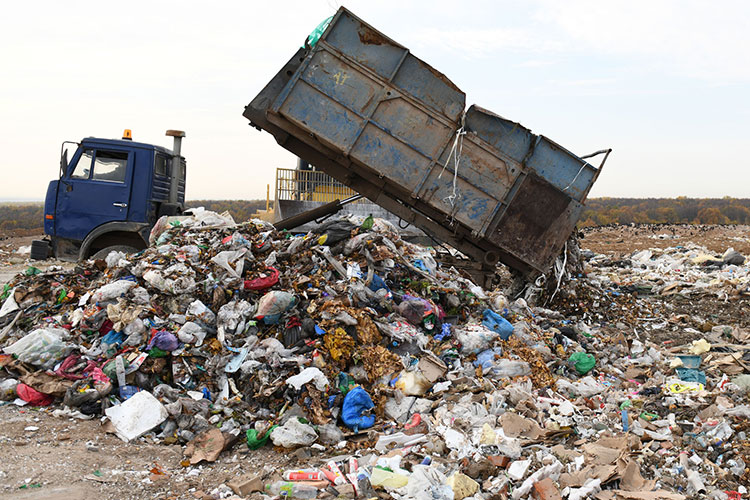 В Арске до июля 2022 года мусор вывозился ежедневно со всех контейнерных площадок города. А теперь — только раз в два дня