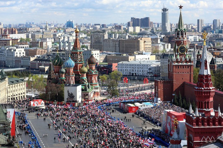 Проблема излишней централизации в России существует, но нет необходимости переносить столицу из Москвы, заявил Путин