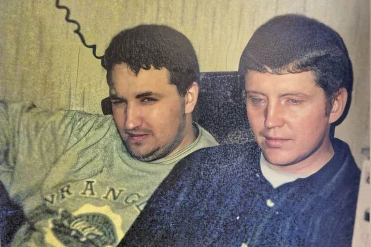 Приговоренного к пожизненному сроку киллера ОПГ «Жилка» Юрию Марухину (справа) предъявили организацию убийства в 1998 году некого бандита по фамилии Шитов. Пока у следствия минимум доказательств против Марухина. Но есть его признательные показания