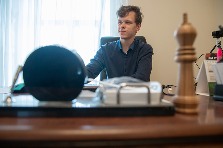Один из сильнейших шахматистов страны Владислав Артемьев представляет Татарстан и долгое время живет в Казани
