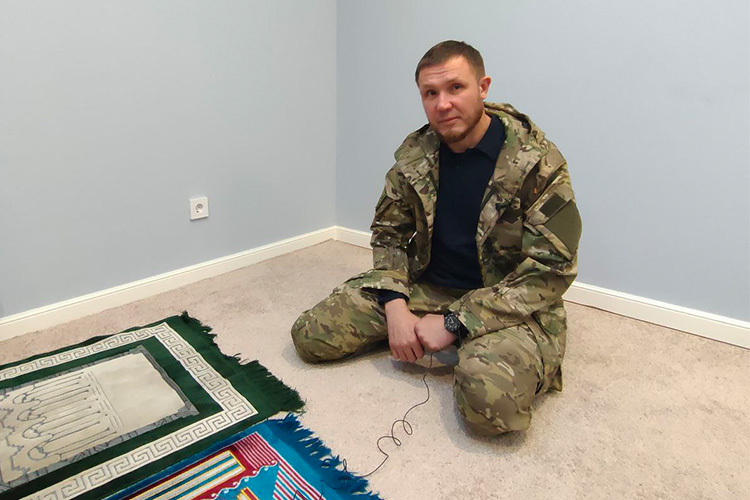 Руслан хазрат Агмалов в качестве муллы отправился служить  в татарстанский добровольческий батальон «Алга». В ходе спецоперации был ранен, прошел через ряд госпиталей, в настоящее время проходит лечение