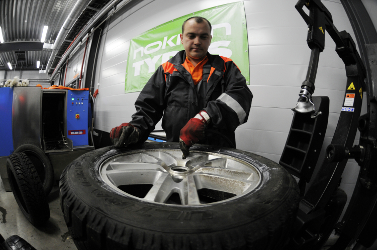 Nokian Tyres во Всеволожске — это крупнейший шинный завод в России (работает с 2005 года) и самое современное шинное производство в Европе, если верить сайту компании