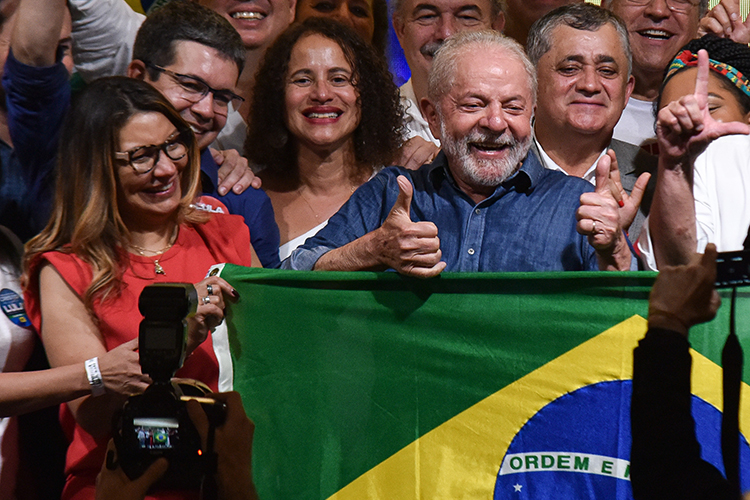 «Поразительное политическое возвращение», — так The Guardian описывает очередную победу за высший государственный пост 77-летнего экс-президента Бразилии Луиса Инасиу Лула да Силва