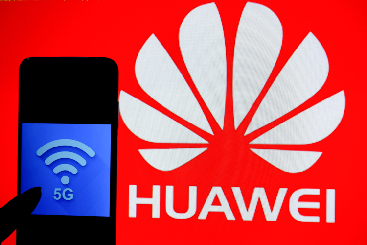 Huawei может окончательно покинуть Россию, передают «Известия» со ссылкой на источник в крупном производителе электроники