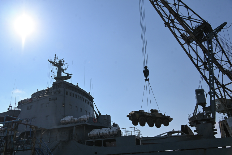 Выход России из «зерновой сделки» стал реакцией на субботнюю атаку беспилотников по кораблям Черноморского флота, минобороны РФ назвало произошедшее терактом