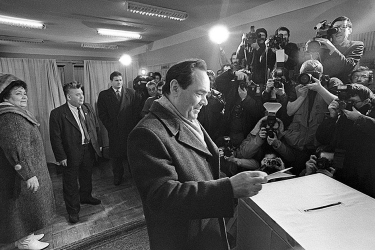 6 ноября 1992 года — один из самых важный дней в политической истории Татарстан, в этот день приняли Конституцию РТ