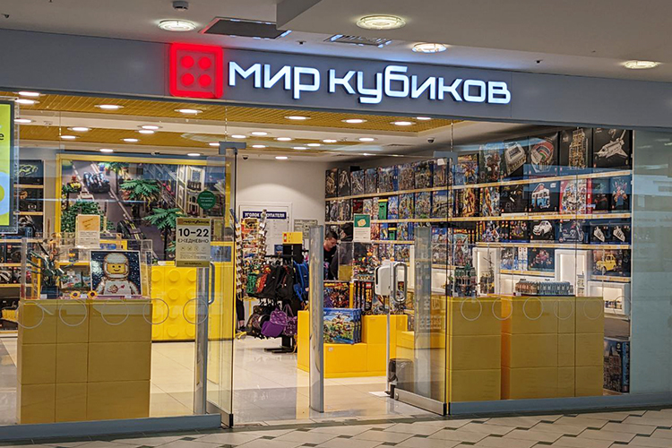 Бывшие магазины Lego датского производителя конструкторов, который ушел на фоне антироссийских санкций, вновь открылись в Казани под названием «Мир кубиков»