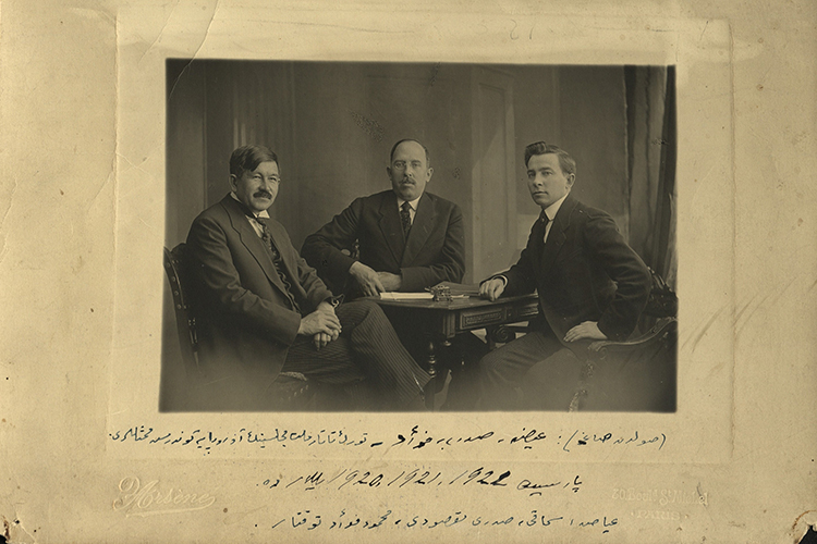 Гаяз Исхаки, Садри Максуди (в центре), Фуад Туктаров (Париж, 1920 г.)
