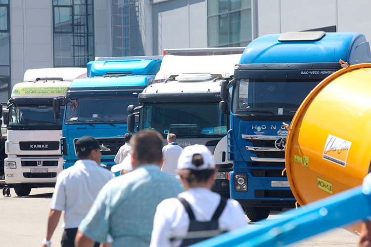 По данным аналитического агентства «Автостат», в Татарстане по итогам января-октября 2022 года продажи тяжелых грузовиков полной массой больше 3,5 тонн сократились на 42% или в 1,7 раза