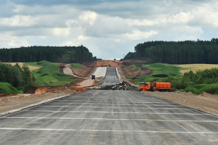 Продолжается строительство обхода Набережных Челнов и Нижнекамска с мостовым переходом через Каму. Протяженность этого участка трассы М7 — 81,1 километра, из федерального бюджета сегодня осваивается 5,8 млрд рублей