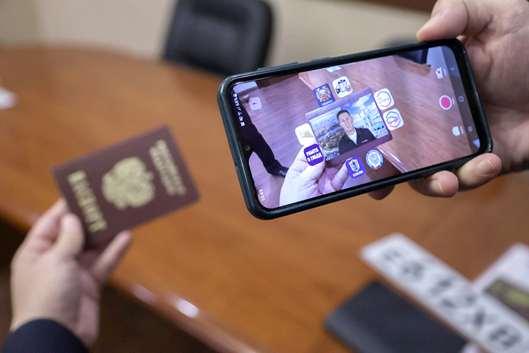 «Портал с помощью возможностей дополненной реальности уже размещен у каждого гражданина России на обложке паспорта и на водительском удостоверении»