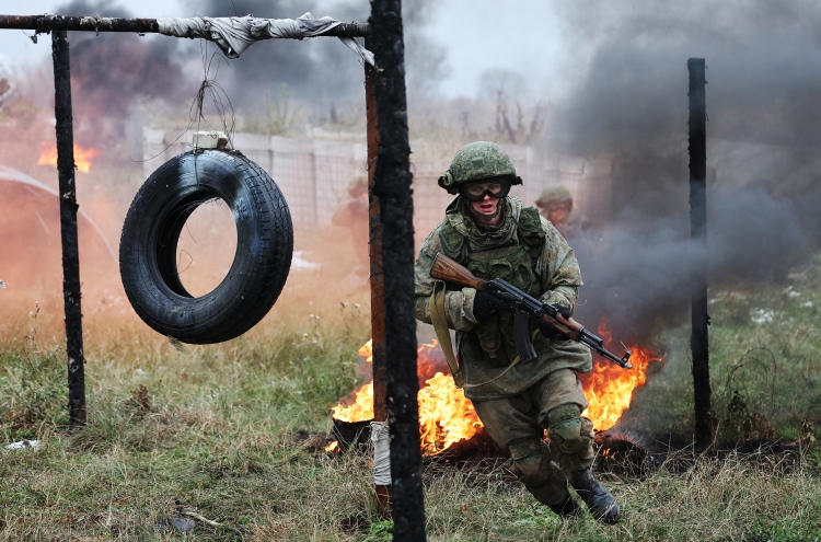 «Люди, кстати, до конца так и не могут понять, почему происходящее на Украине официально именуют не войной, а специальной военной операцией»