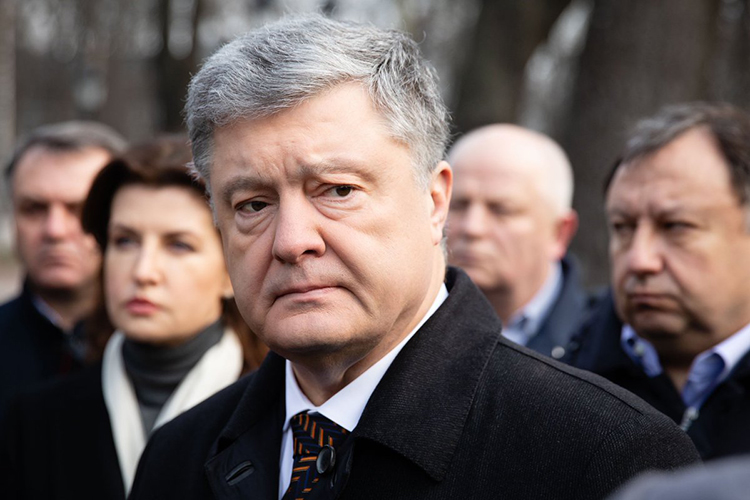 «Вместе с тем хочу сказать, что в 2014 году нас многие ждали. Это было нормальное развитие событий. Янукович был законным президентом и мог все решить. Но мне сложно сказать, исходя из чего, он этого не сделал, а наше руководство не повлияло на ситуацию так, как могло»