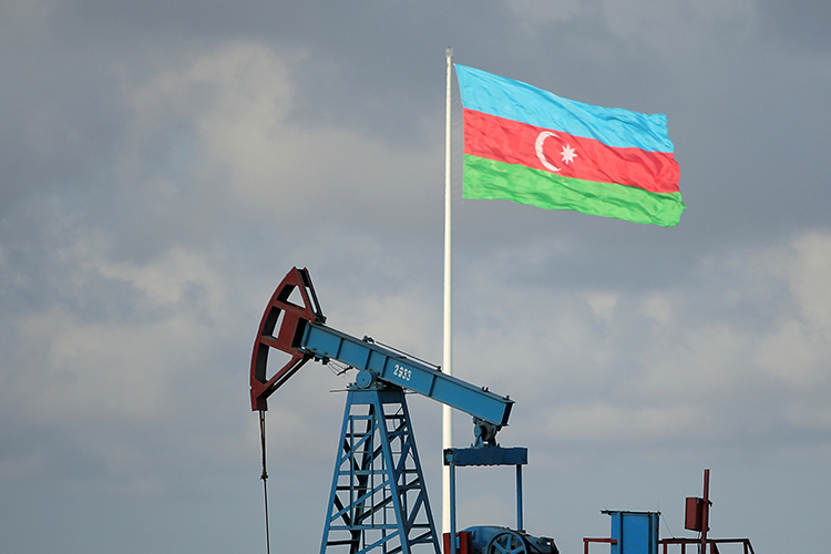В «Татнефти» не скрывали свой интерес к разработке месторождений в Азербайджане. К концу 2020 года доказанные запасы нефти в Азербайджане составлялисемь миллиардов баррелей