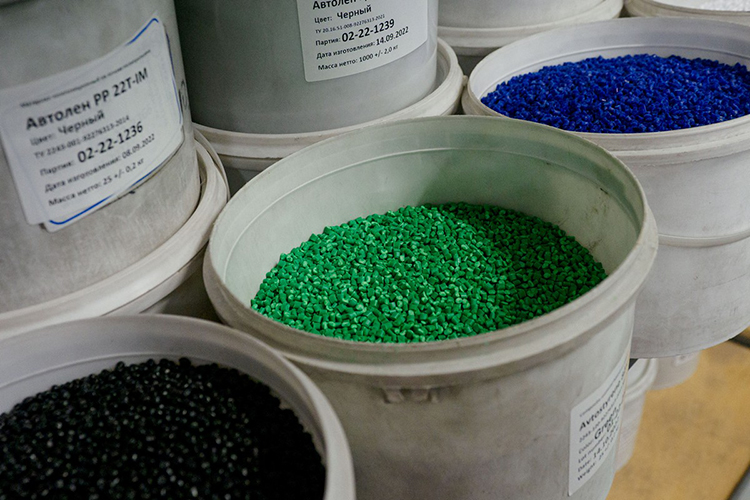 Из 5,1 млн тонн сделанных в России полимерных изделий, в 20% использовалось импортное полимерное сырье