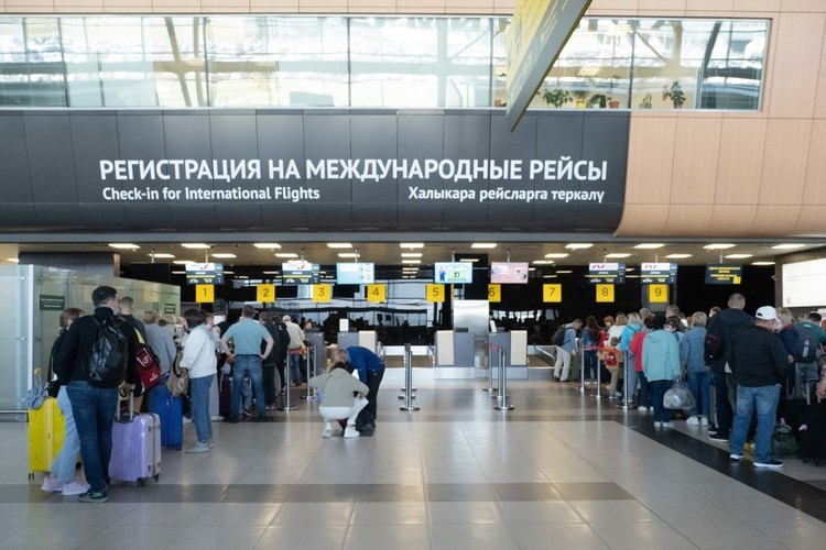 Уехавшие за границу россияне могут утратить статус налогового резидента, если будут находиться за пределами РФ больше 183 дней в течение 12 следующих подряд месяцев