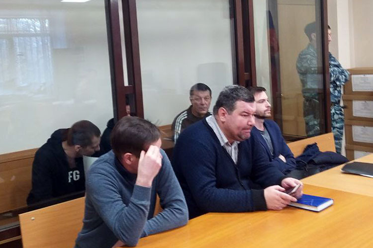 Два дня подряд Вахитовский районный суд Казани рассматривает ходатайства о продлении меры пресечения 30 предполагаемых участников группировки «Тукаевских»