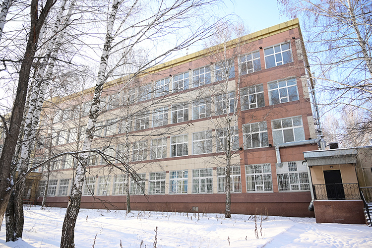 Тогда для ЕС ЭВМ в Альметьевске было построено отдельное здание на улице Мира, 4. И по сей день оно остается не совсем обычным