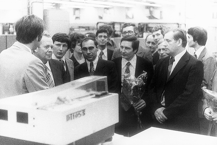 Именно из Восточной Германии, с завода Robotron в Дрездене, в Татарстан во второй половине 70-х годов грузовым бортом прилетели два новых компьютера ЕС 1040