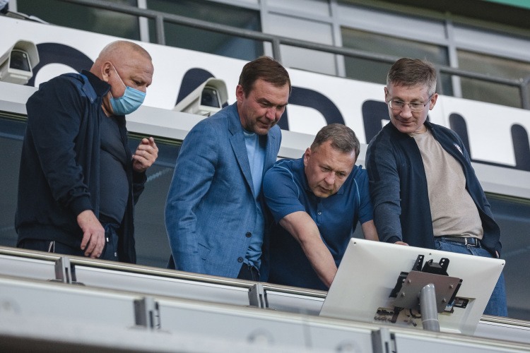 «Это очень позитивная новость, Марат Адипович — крупный специалист в футболе. Он в состоянии навести порядок и вывести „Рубин“ на достаточно высокий уровень»