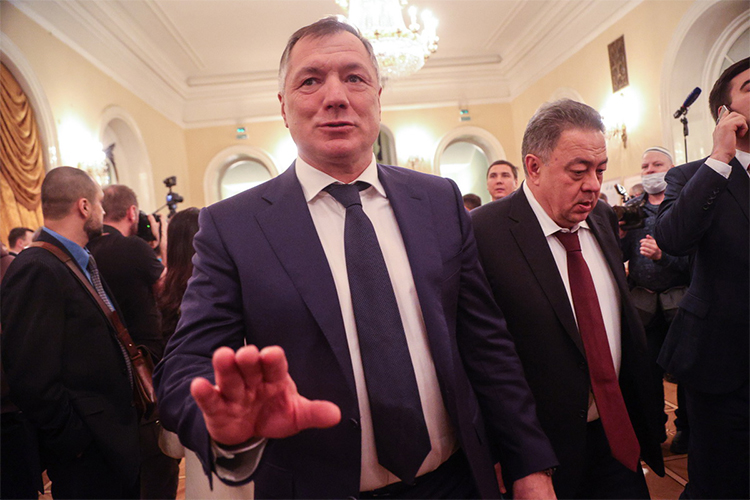 Заместитель председателя правительства РФ Марат Хуснуллин (в центре)