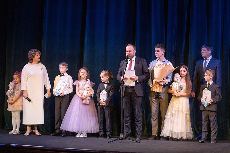 В минувшие выходные Альметьевск встречал ХIХ-й детский благотворительный театральный фестиваль «Снежность»