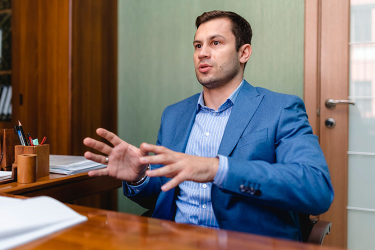 Тимур Сабитов специализируется на банкротствах, но не прочь взяться за дела и другого профиля, его называют одним из лучших практикующих юристов