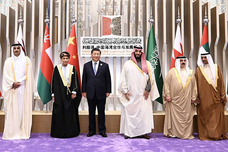 Си Цзиньпин на неделе был в Саудовской Аравии, подписывал соглашение об инвестициях и работе в юанях