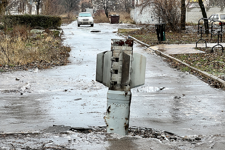 Активные боевые действия вокруг Лисичанска начались еще в марте. В городе стояли войска ВСУ и нацбатальоны, которые местные жители называют именами спонсирующих их украинских олигархов
