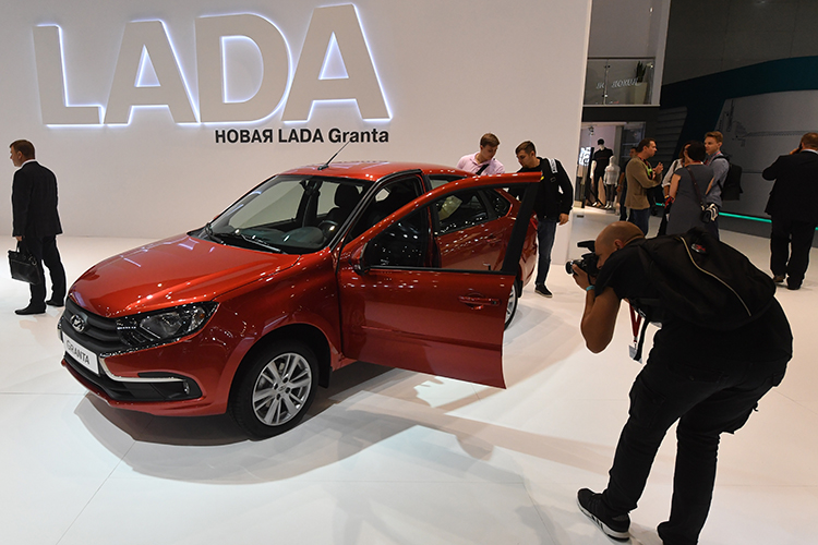 Самой популярной моделью на российском рынке 2022-го стала Lada Granta — 113,7 тысяч проданных авто
