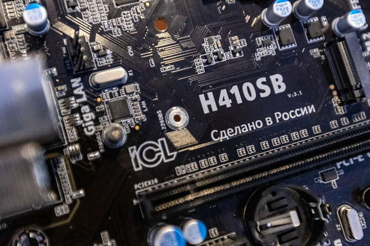 «Помимо процессоров в России можно было бы делать диоды, конденсаторы, менее сложные микросхемы»