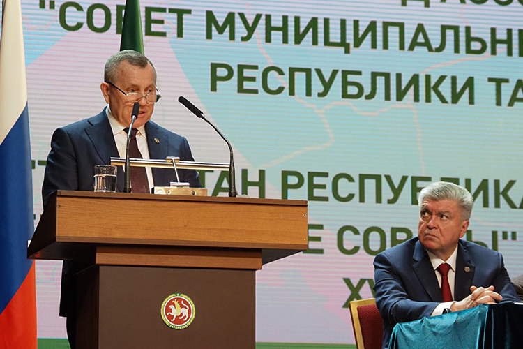 О необходимости мер по привлечению молодежи, трудовых ресурсов в районы и деревни также заявил и глава Мамадышского района Анатолий Иванов
